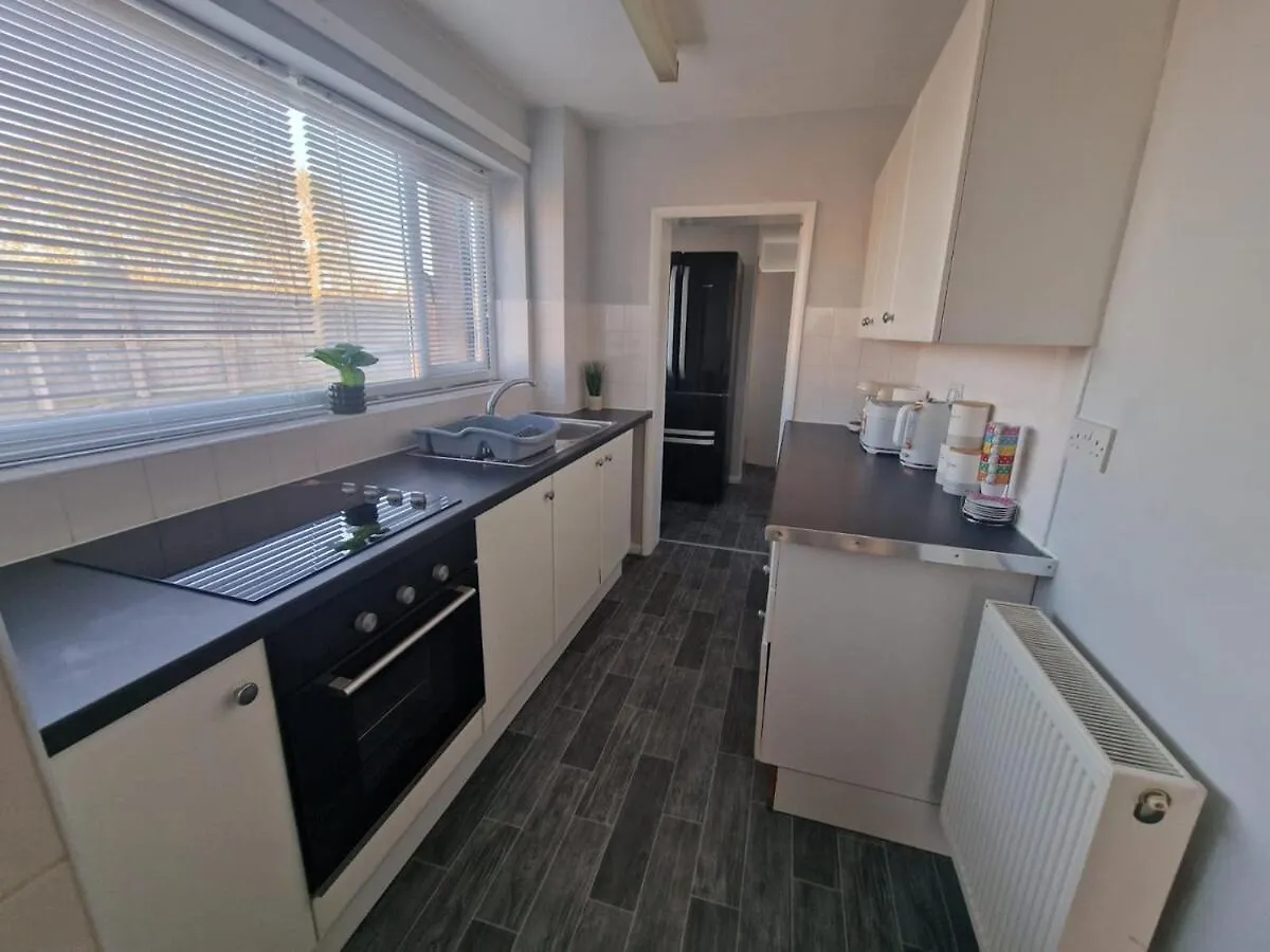 Holiday home 4Br Contractor Home In Blacon Saughall