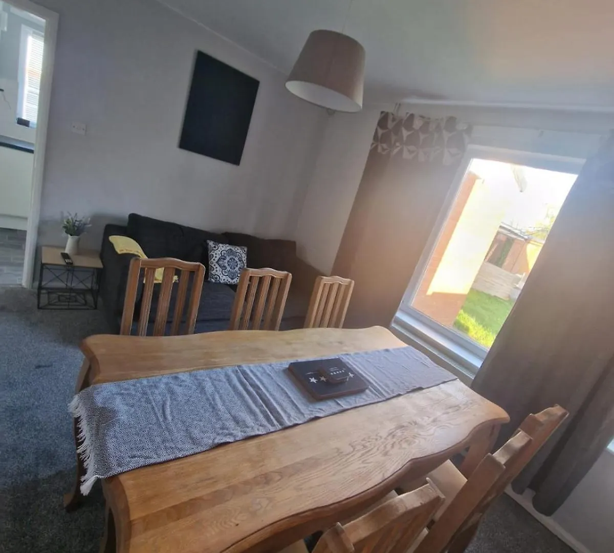 4Br Contractor Home In Blacon Saughall