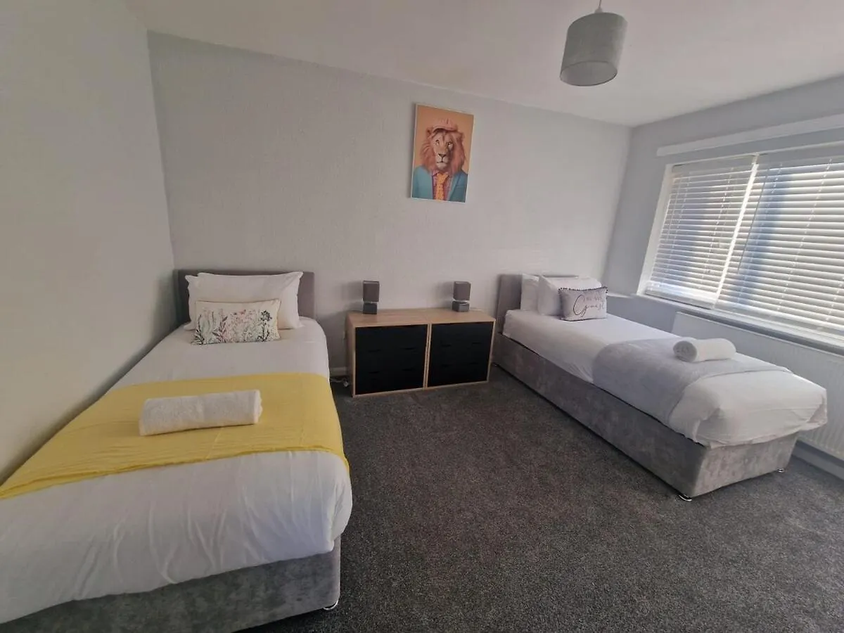 4Br Contractor Home In Blacon Saughall 0*,