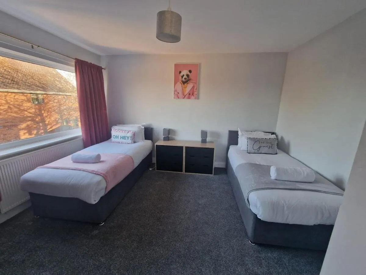 4Br Contractor Home In Blacon Saughall Holiday home