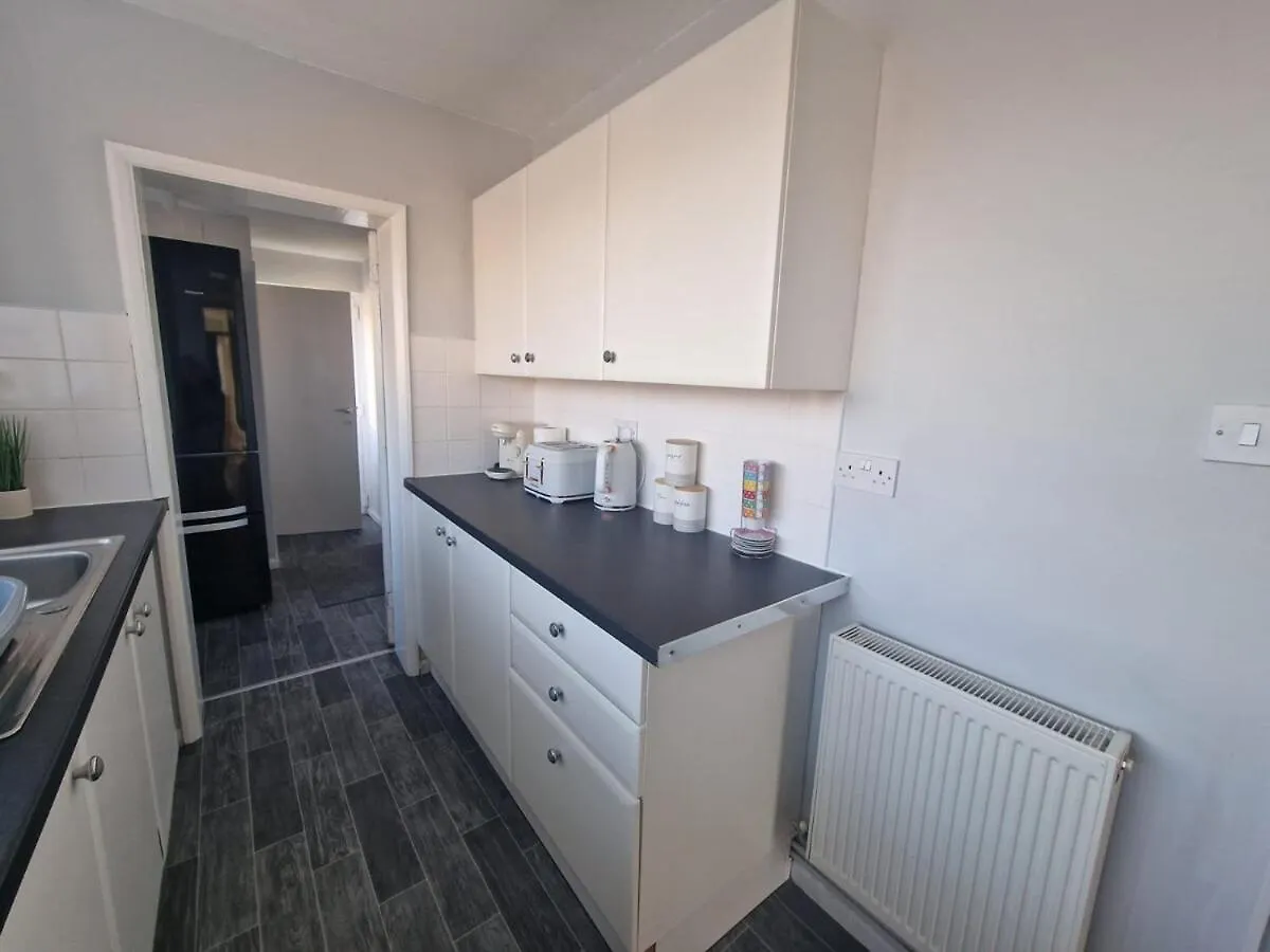 4Br Contractor Home In Blacon Saughall 0*,  United Kingdom