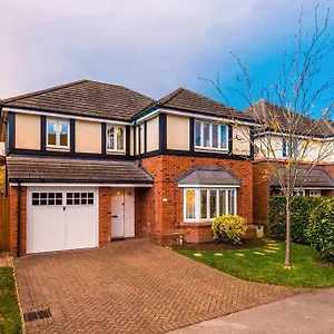 Luxurious Cosy 4br Cheshire Holiday home