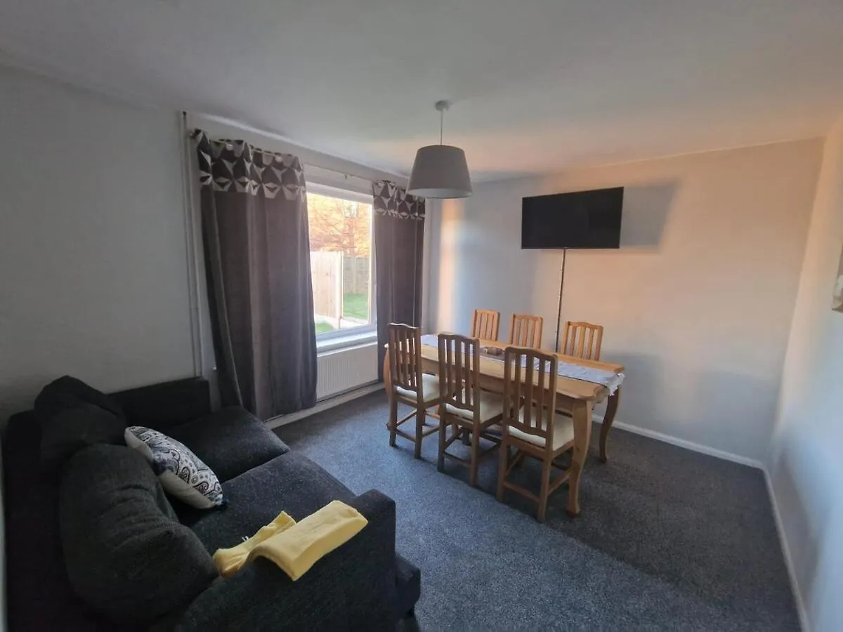 4Br Contractor Home In Blacon Saughall